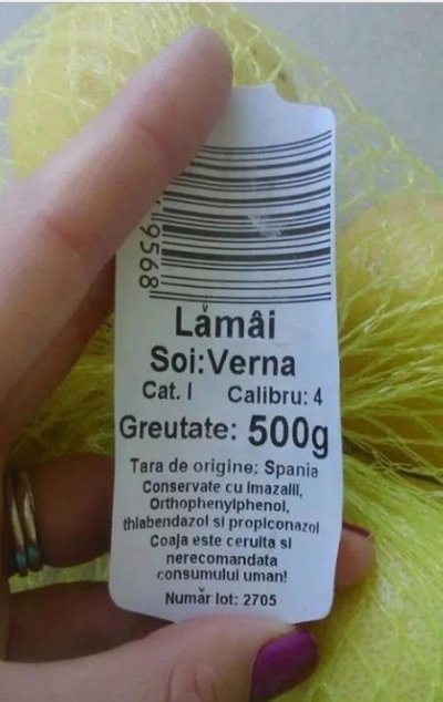 Este INCREDIBIL ce a găsit o femeie scris pe eticheta unor lămâi cumparate din supermarket din România