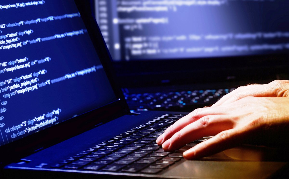 Câțiva studenți din Arad și Timișoara lucrează la un program revoluționar care ţine hackerii la distanţă
