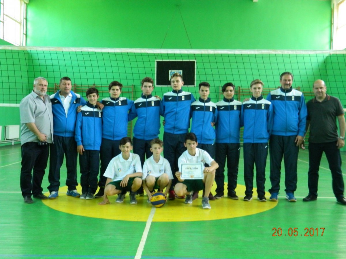 Şcoala Generală nr.13 Aron Cotruş Arad, în primele 8 la finala ONSŞ la volei