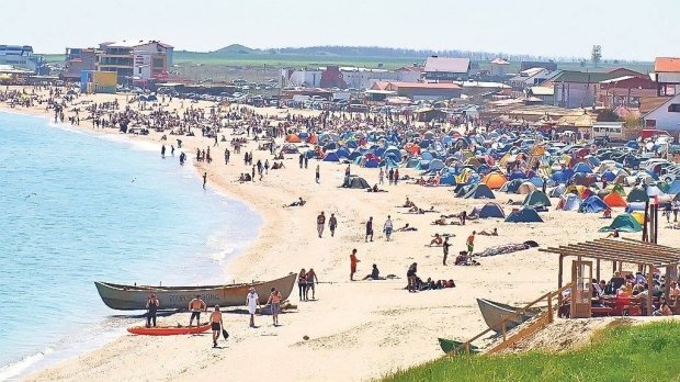 Începe vacanţa de 1 Mai. Hotelurile deschise în Mamaia sunt rezervate aproape 100%