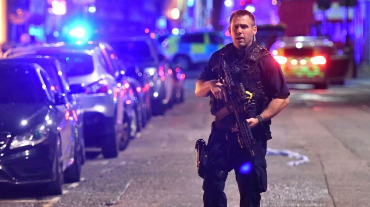Atac terorist la Londra. Oameni loviți de mașină, înjunghiați. 6 morți, 48 de răniți