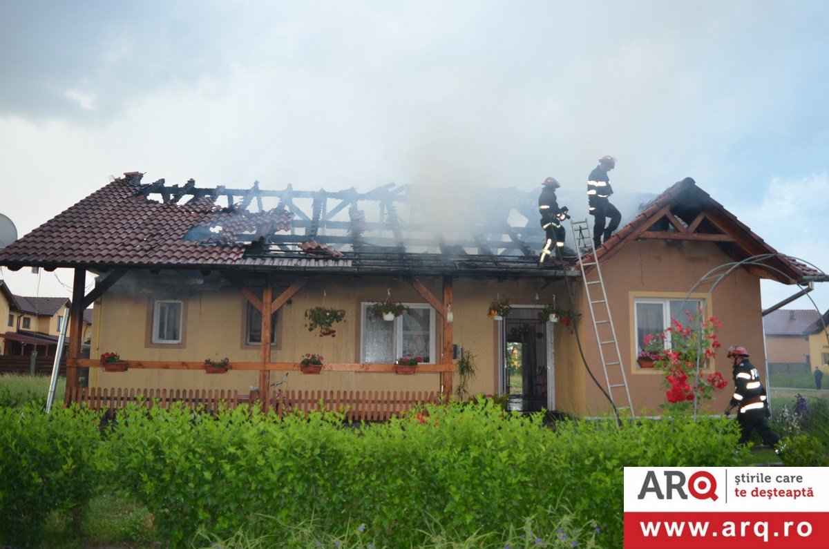 Casă lovită de trăsnet în cartierul VIA CARMINA