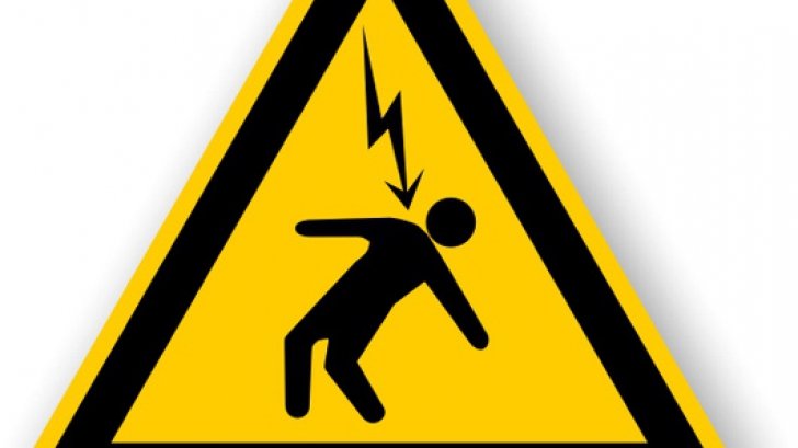 A murit electrocutat în timp ce îşi făcea un selfie pe o macara. Prietenul lui este în stare gravă