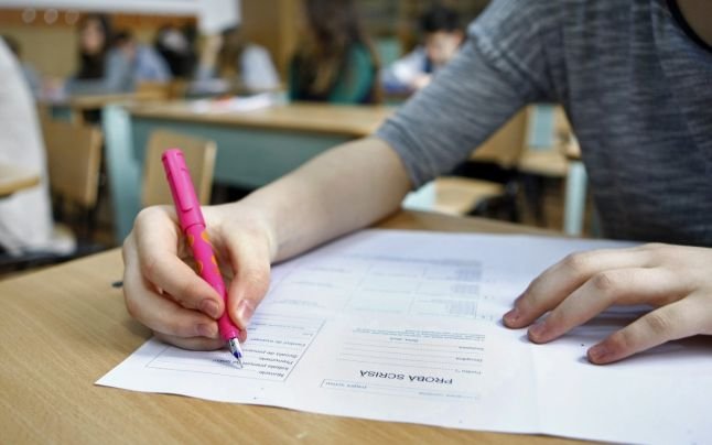 Surpriză imensă trăită de o elevă după ce a primit nota 3.65 la Evaluare Naţională, şi a făcut contestaţie