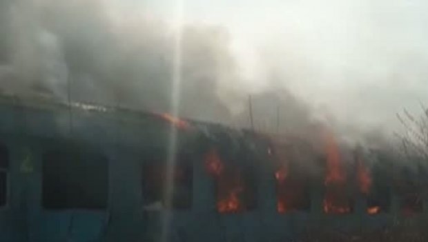 INCENDIU la un tren cu pasageri, pe ruta Ploieşti şi Braşov