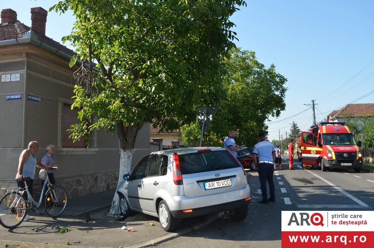 Accident cu Ford și Renault în cartierul Bujac