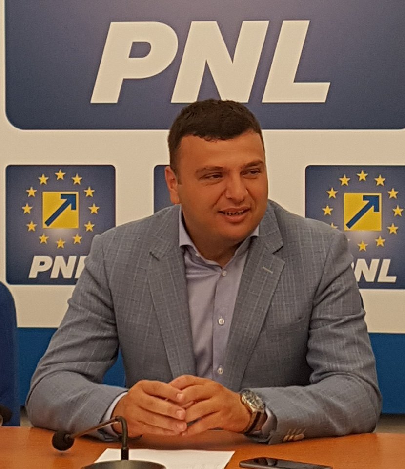 Sergiu Bîlcea (PNL): „Administrația PNL a demarat proiectul 100 de străzi pentru Arad”