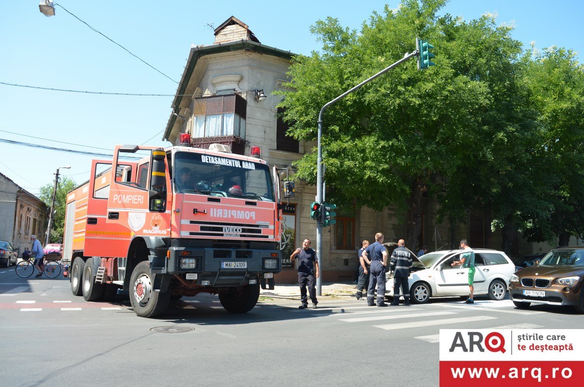 Ford în flăcări pe str. Mărășești