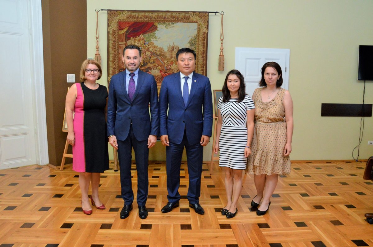 Parlamentar din Mongolia în vizită la Primăria Arad