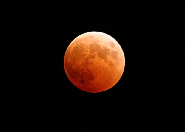 Eclipsă parţială de Lună, vizibilă din România. Unde poţi urmări fenomenul LIVE
