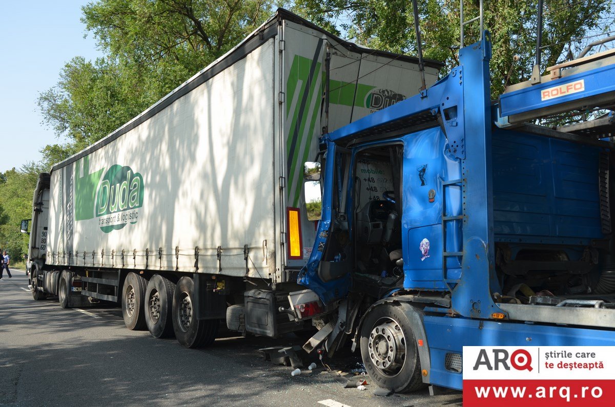 Accident cu trei TIR-uri lângă Șimand