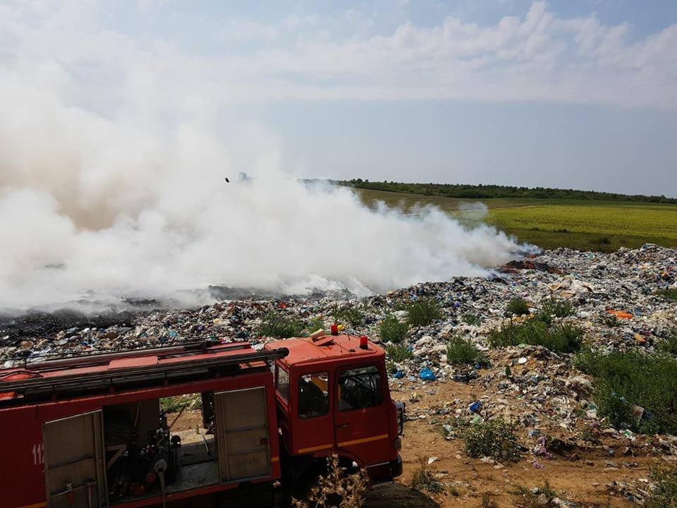 Incendiu la groapa de gunoi a orașului Lipova