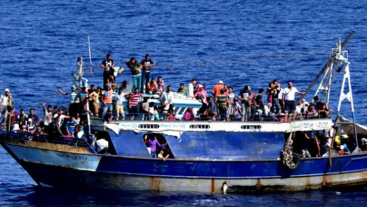 Navă cu migranți din Irak, interceptată în Marea Neagră