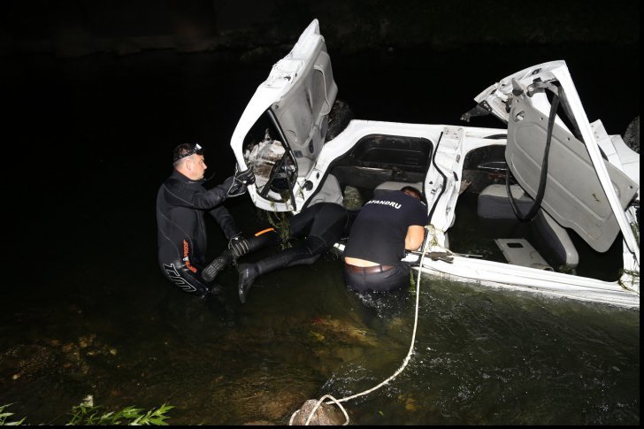 ACCIDENT dramatic în București. Un microbuz a plonjat în Dâmbovița. Trei morți și șase răniți