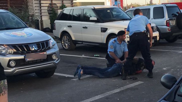 De la bal, la spital! Bătaie cu cuțite între interlopi, într-o parcare din stațiunea Mamaia