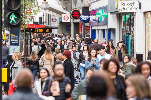 Cifra cetăţenilor din UE care lucrează în Marea Britanie a înregistrat un nivel record, pe fondul unei creşteri semnificative a numărului de bulgari şi români