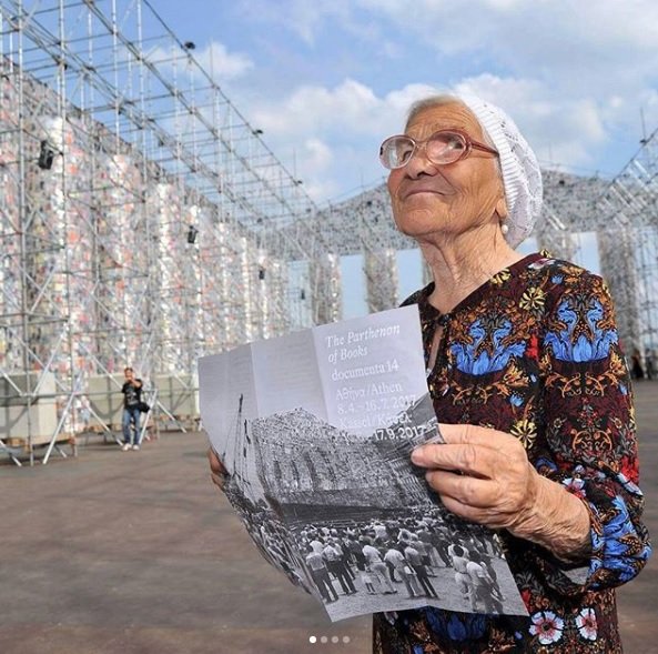 Bunicuţa de 89 de ani care şi-a propus să vadă toată lumea. A devenit vedetă pe Instagram