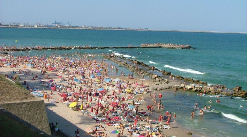 NEREGULI pe litoral: Inspectorii sanitari au amendat mai multe restaurante din Mamaia şi Eforia şi au închis un bufet