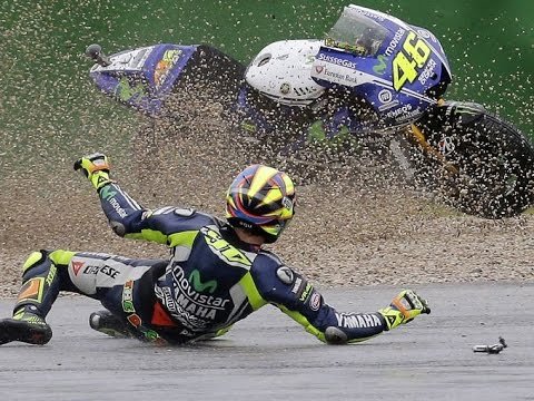Valentino Rossi a suferit fracturi la tibie şi peroneu în timpul unui antrenament 