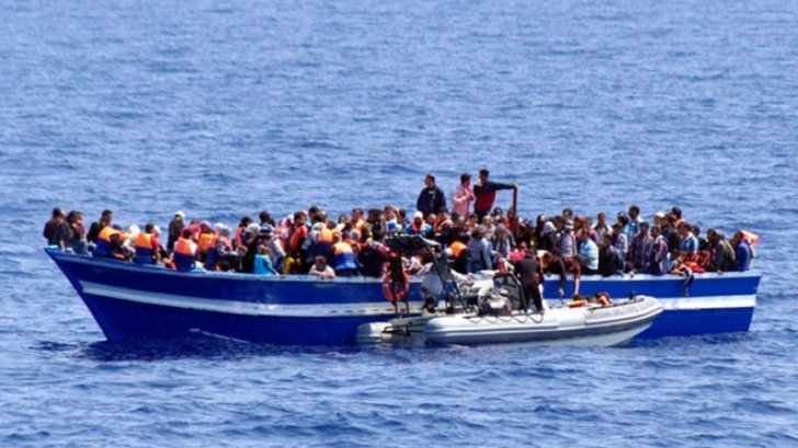 Aproape 90 de migranţi au fost depistaţi pe un pescador, în Marea Neagră