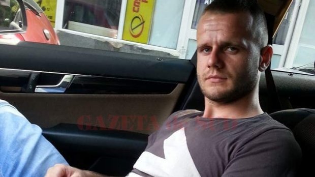 Crimă în stradă, la Craiova. Un tânăr a fost înjunghiat în inimă, pentru că şi-a apărat prietenul