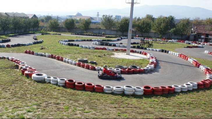 Șocant! Un băiat de 12 ani a luat foc pe pista de karting