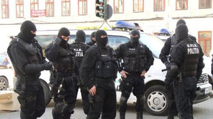 Român arestat pentru acte de terorism: Intenţiona să bombardeze forţele MAI