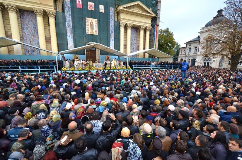 O fată trebuia să se căsătorească, însă a părăsit-o şi s-a cununat cu alta. Ce i s-a întâmplat după ce a mers şi s-a rugat la moaştele Sfintei Parascheva