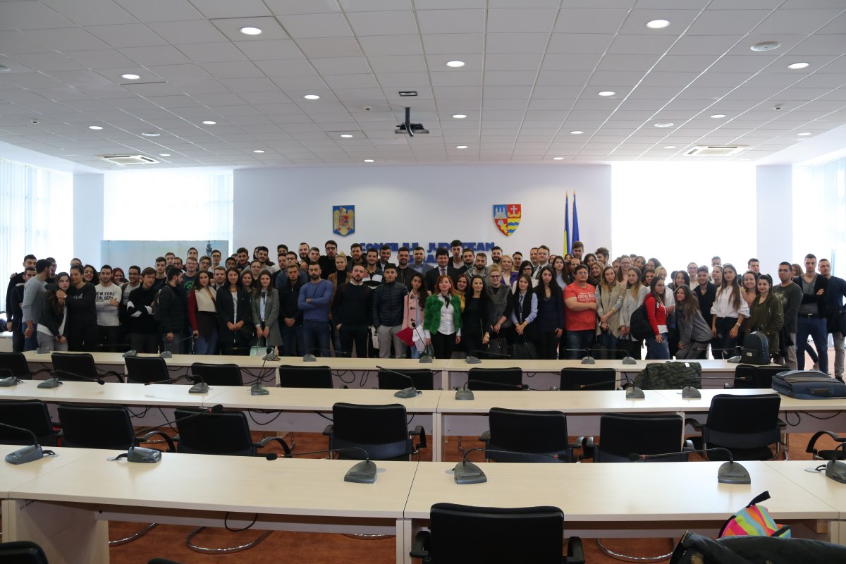 Preşedintele Cionca şi vicepreşedintele Bîlcea s-au întâlnit cu o sută de studenţi de la Universitatea de Vest „Vasile Goldiş” Arad