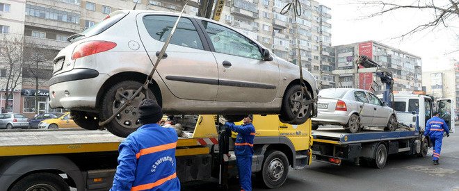 Alegeţi staţionarea regulamentară, altfel riscaţi să rămâneţi fără autovehicul!