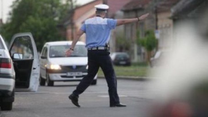 Urmărire ca-n filme. Focuri de armă pe străzile capitalei. În mașina răsturnată s-au găsit droguri