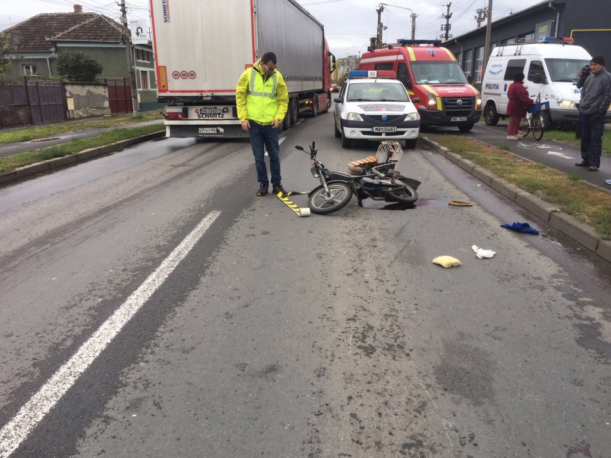 Bătrân cu Moped, accidentat pe str. Poetului