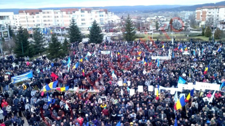 Miting de amploare la Dacia! 10.000 de oameni protestează în stradă față de ,,țopăiala fiscală''