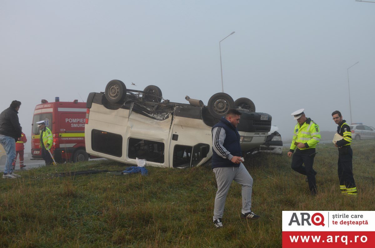 Accident cu Dacia Logan și microbuz Citroen la ieșirea din Arad spre Zădăreni 