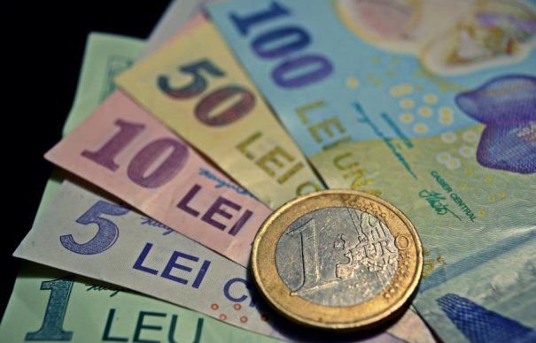 Cum vor fi afectați toți românii de cea mai mare depreciere din istorie a leului față de euro