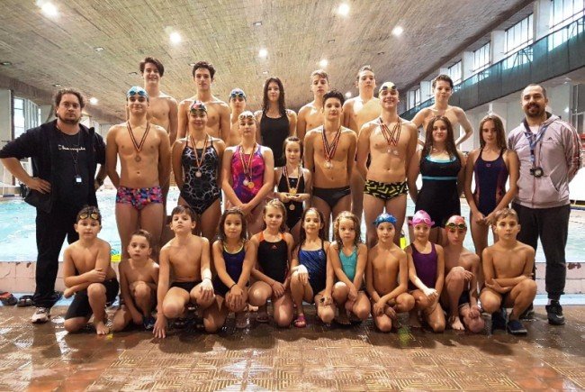 Medalii pentru înotătorii CSŞ Gloria Arad la 
