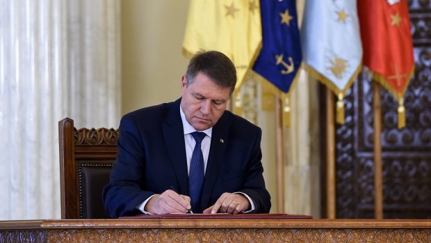 Mii de pensii vor fi RECALCULATE. Preşedintele Iohannis a semnat două decrete de modificarea a Legii pensiilor 