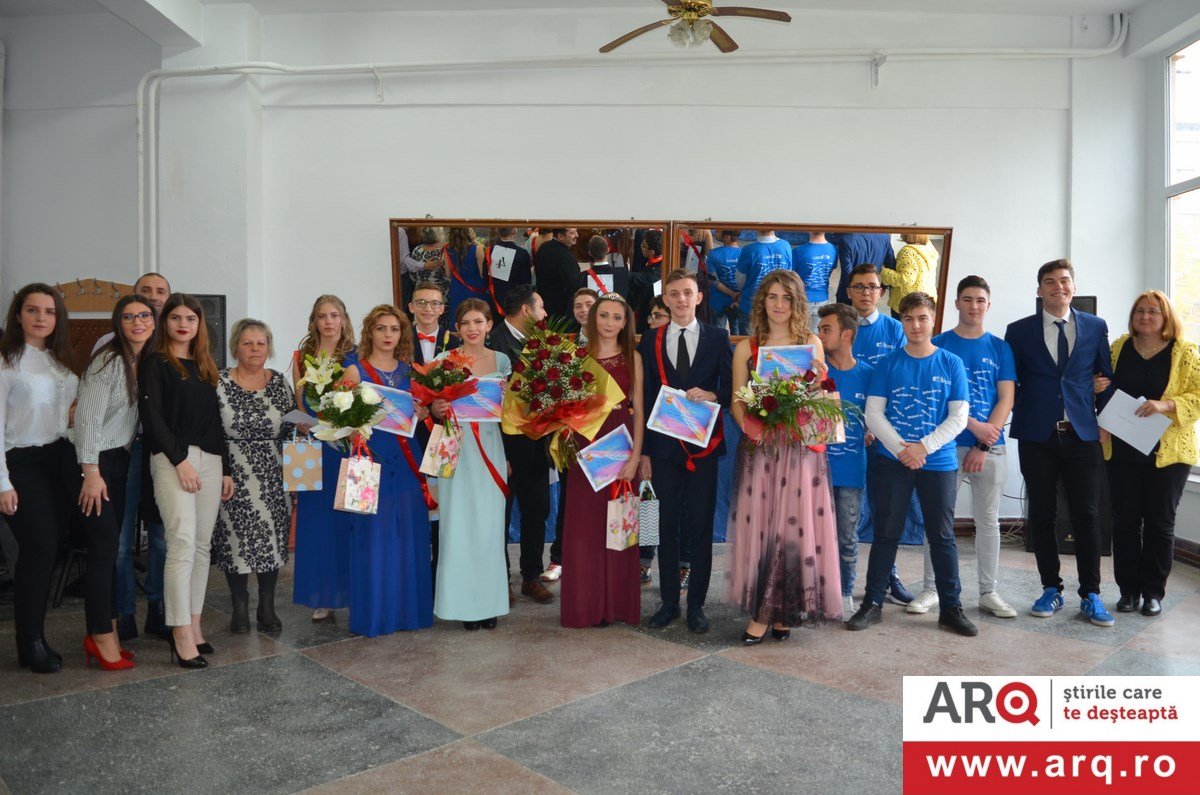 Un ALTFEL de Bal al Bobocilor la Liceul CFR (FOTO)