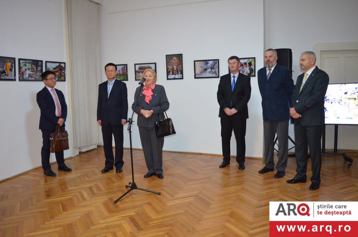 Vernisajul expoziției de fotografie CHINA, UN STAT, DOUĂ SISTEME la Muzeul de Artă ARAD