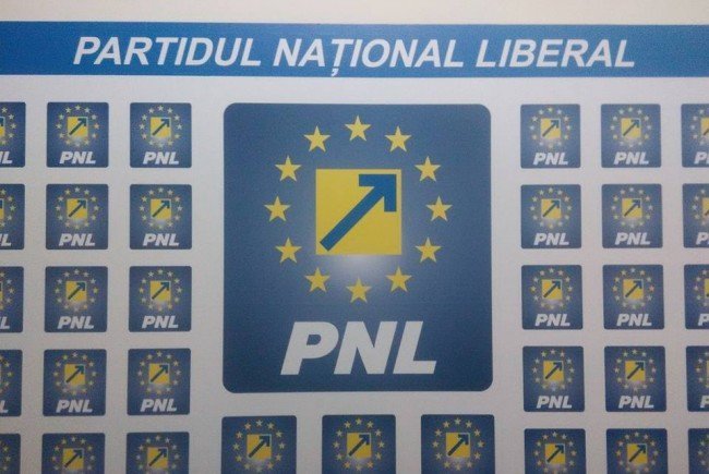 Cascadorii râsului, la Păuliș: consilierii PSD au crescut taxele fără să știe!