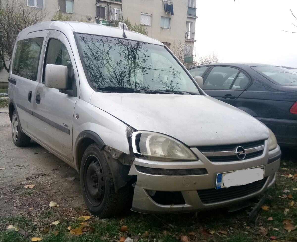 Pâncotan cu Opel-ul furat, apoi avariat și abandonat