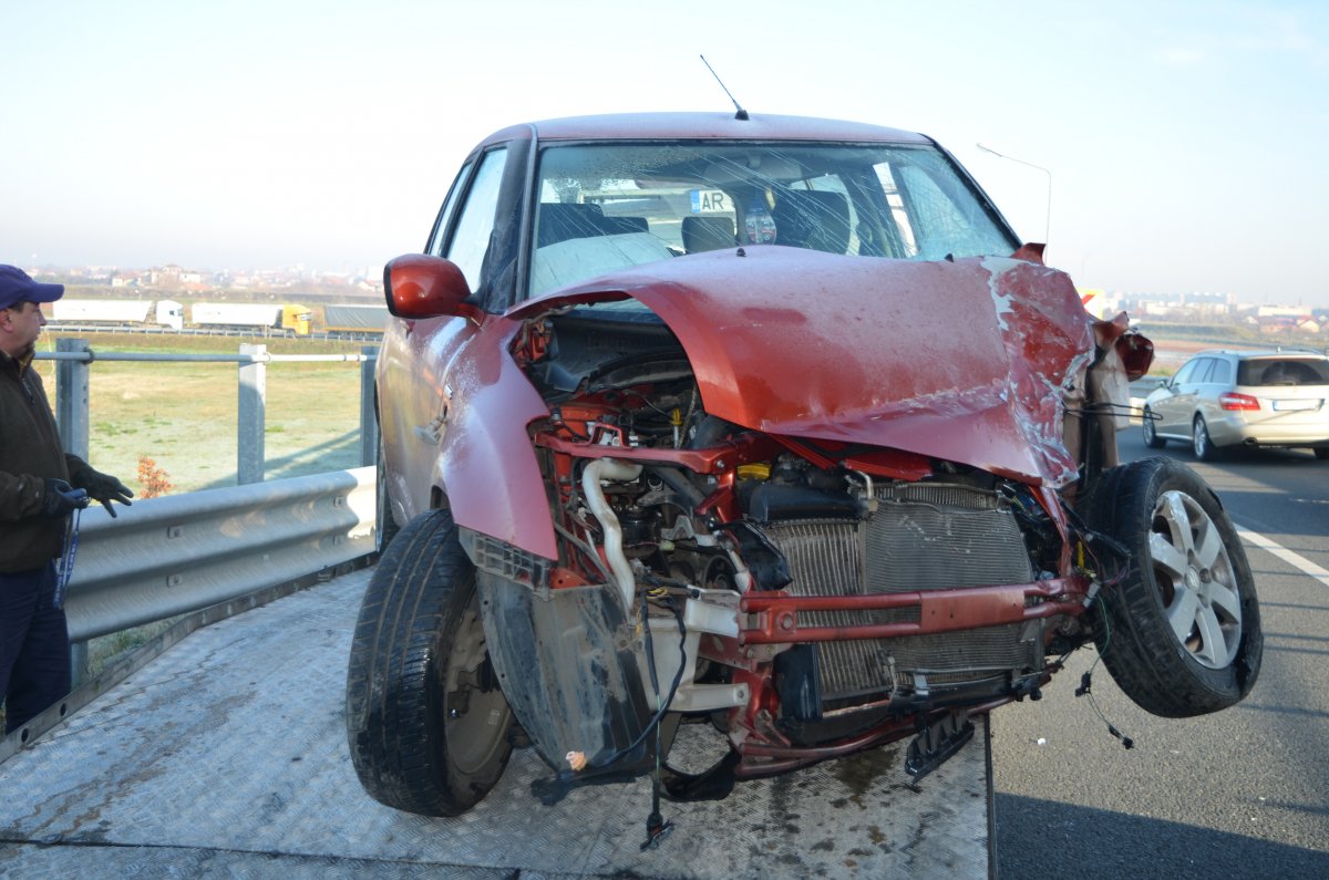 Impact violent pe autostradă, lângă Aeroportul Arad