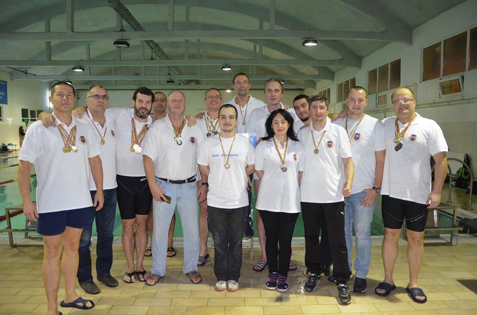 Multe medalii pentru CSM Arad la competiţia de înot masters DKMT Endurance Cup