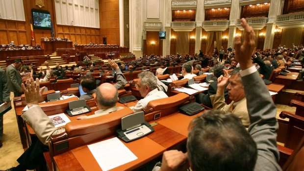 Zilele de sărbătoare, votate de politicieni, mai puţin cunoscute de români