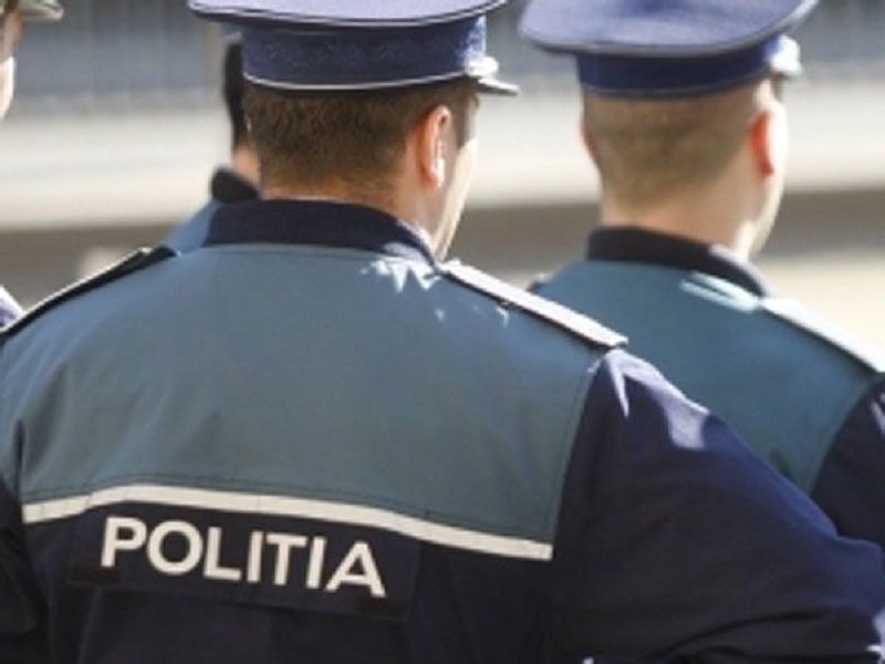 Incident grav în Arad: Un polițist a fost atacat cu o macetă într-un club