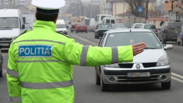 Aproape 300 de şoferi au rămas fără permis înainte de Crăciun. Poliţiştii au dat amenzi de peste 1,8 milioane lei într-o zi