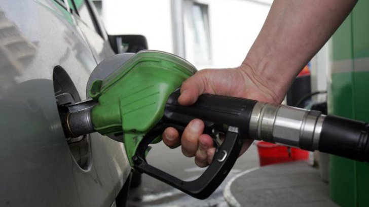 UNDA DE ȘOC. Prețul petrolului a explodat pe fondul crizei din Iran. Urmează benzina și motorina!