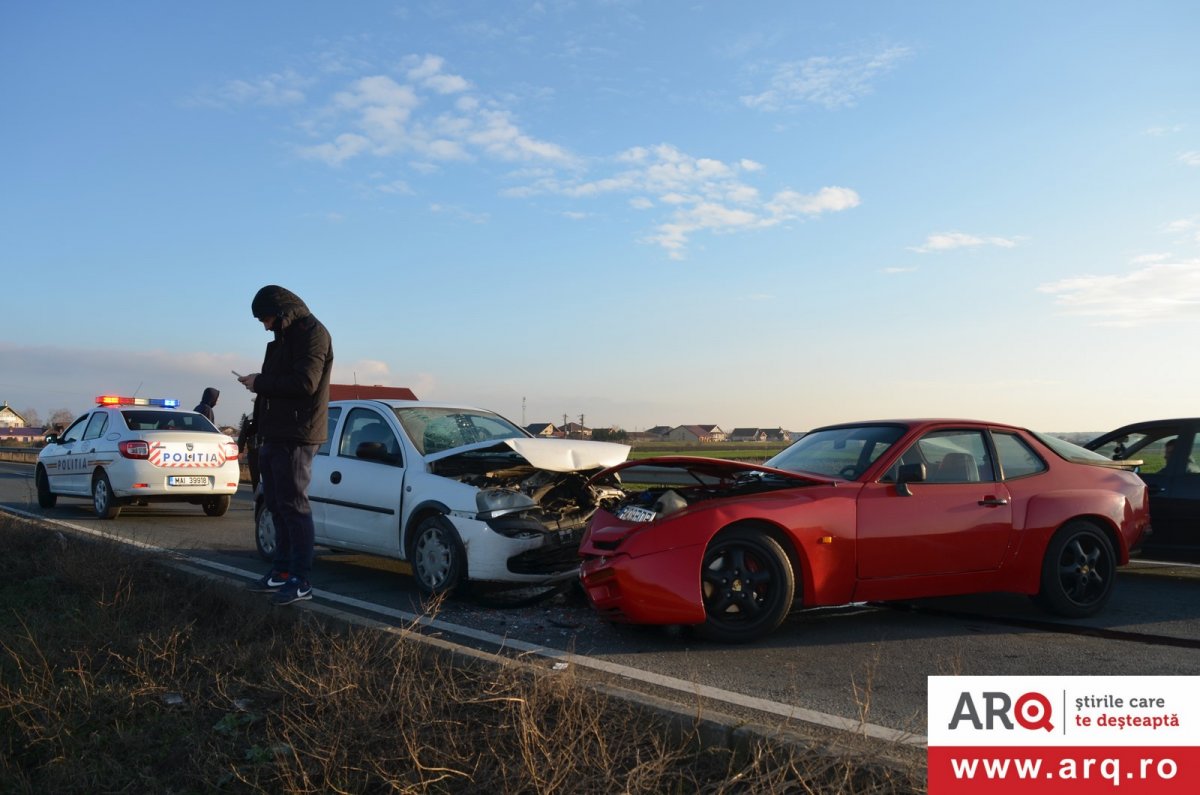 Accident cu PORSCHE contra OPEL la ieșirea din Vladimirescu