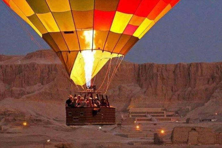 Un balon cu 20 de turiști s-a prăbușit în Egipt. Mai multe victime