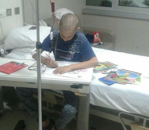 Ionuţ, băiatul care a trăit 4 ani în spitale, a fost învins de cancer! El era într-o clinică din Turcia, unde spera să se vindece